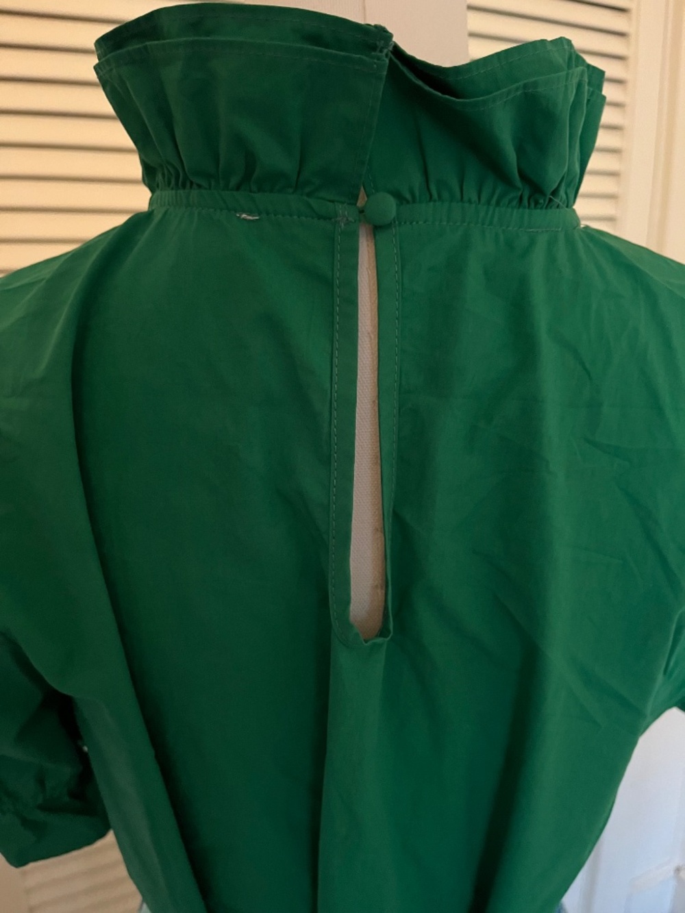 THML Ruffle neck puff sleeve blouse in Kelly Green - Picture 3 of 7